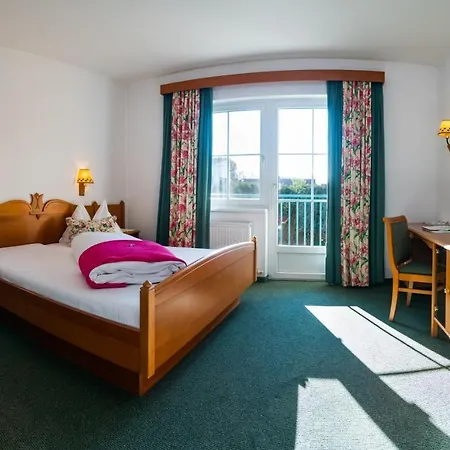 Tennis Golf Höllrigl 4* Kottingbrunn