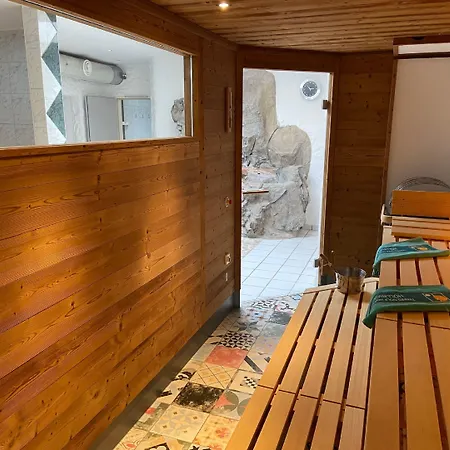 Tennis Golf Hoellrigl מלון