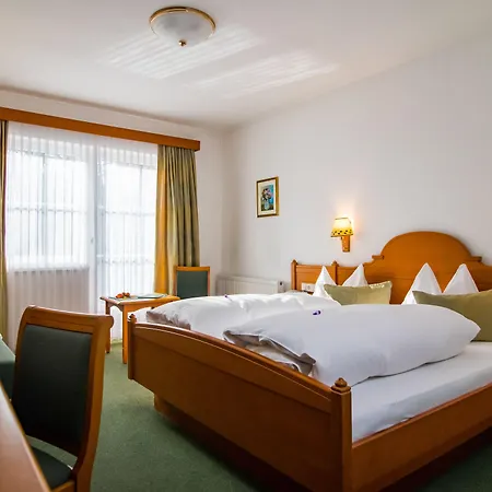 Tennis Golf Hoellrigl מלון