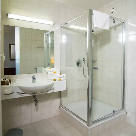 Tennis Golf Hoellrigl מלון