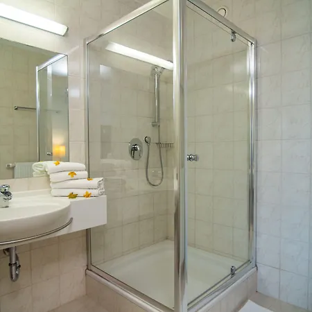 מלון Tennis Golf Hoellrigl 4*