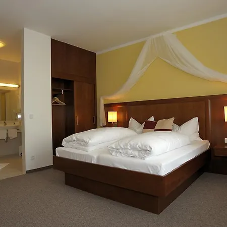Tennis Golf Höllrigl 4* Kottingbrunn